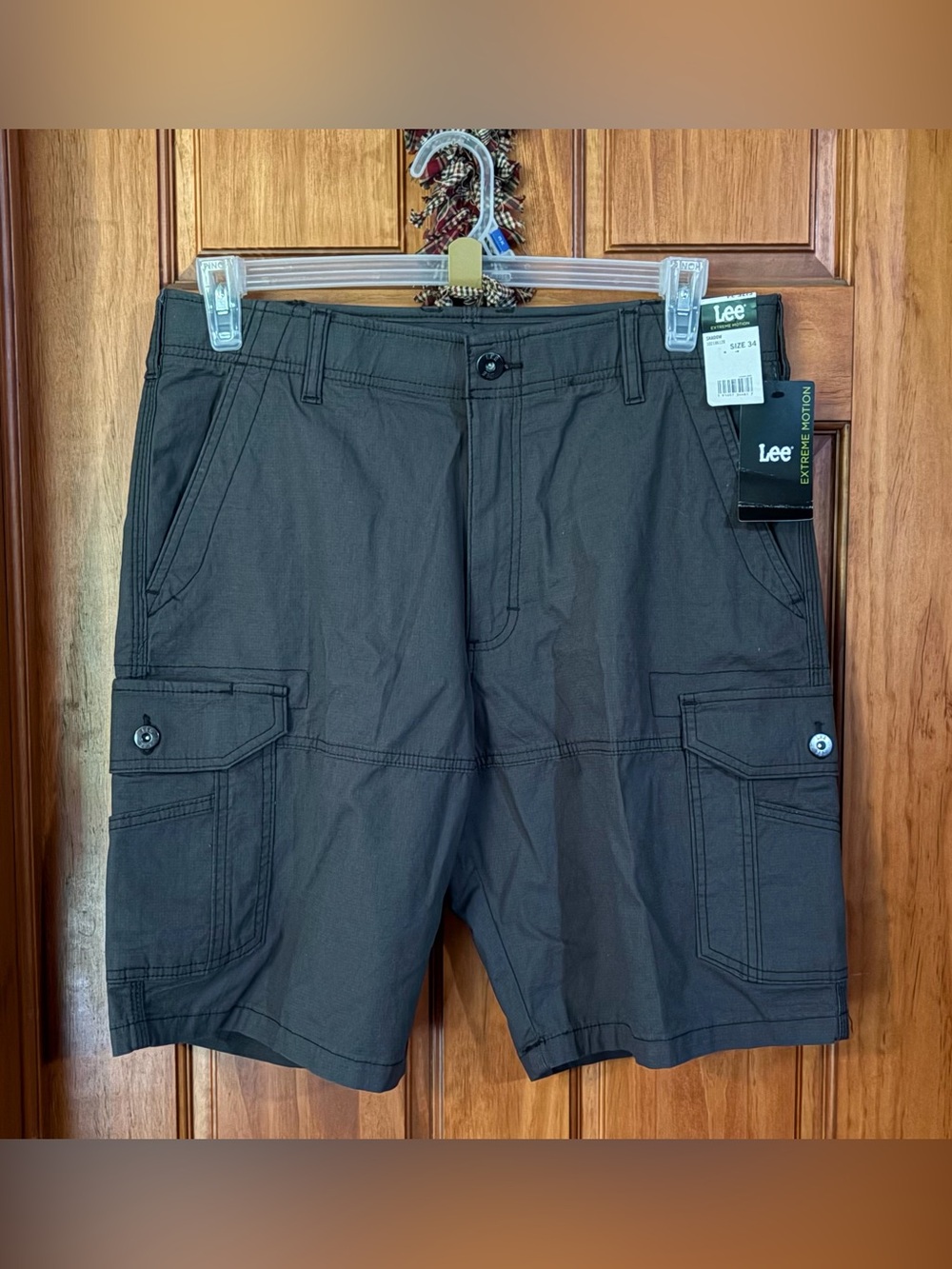 NWT Men’s Lee extreme motion Cargo Shorts Grey Size 34